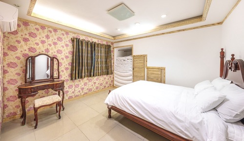 Basic Room, 2 Bedrooms (Lavenna)