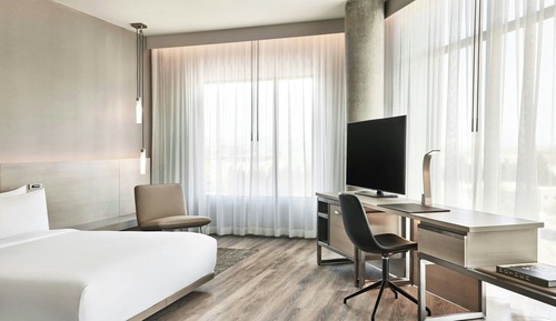 Room, 1 King Bed, Mountain View (Hearing Accessible)