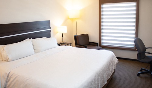 Standard Room, 1 King Bed, Pool View