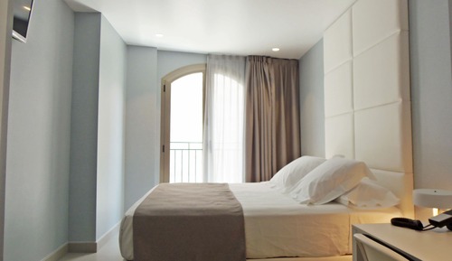 Standard Room, Balcony (Vistas al castillo)