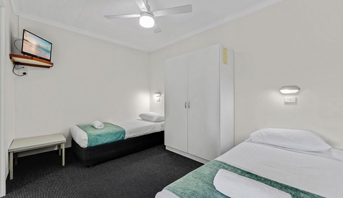 Poolside Family Suite