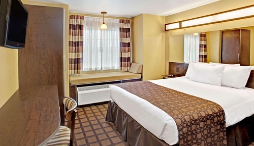 Standard Room, 1 Queen Bed (Non-Smoking)