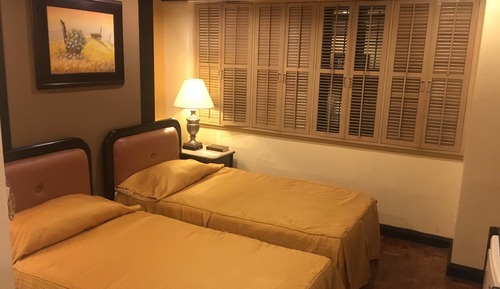 Standard Queen Room