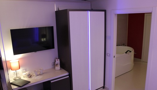 Standard Room, 1 Queen Bed, Non Smoking, Annex Building (Living Room)