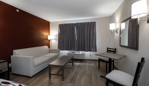 Suite, 1 King Bed (Smoke Free)