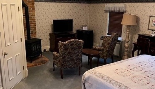 Junior Room, 1 King Bed, Non Smoking, Private Bathroom