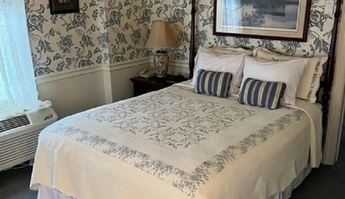 Junior Room, 2 Queen Beds, Non Smoking, Private Bathroom