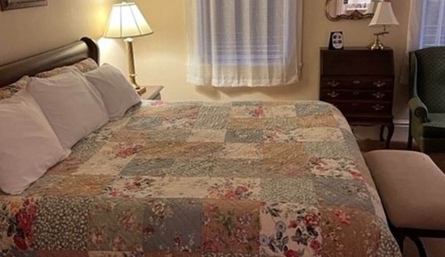 Junior Room, 1 King Bed, Non Smoking, Private Bathroom