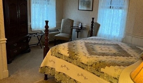 Standard Room, 1 Queen Bed, Non Smoking, Private Bathroom