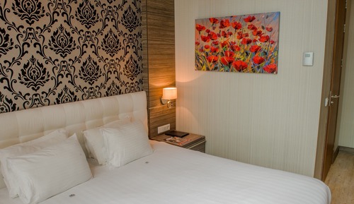 Deluxe Room, 1 King Bed