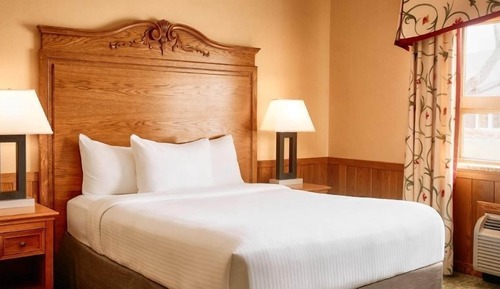 Deluxe Room, 1 Queen Bed