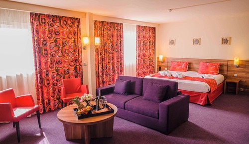 Junior Suite, 1 King Bed with Sofa bed