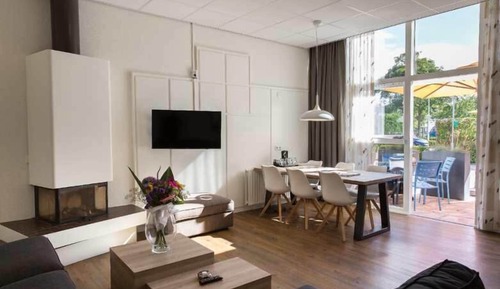 Family Suite (4 Adults, 2 Children)