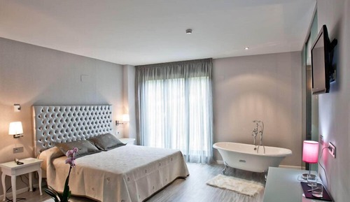 Double Room (2 adults + 1 child)