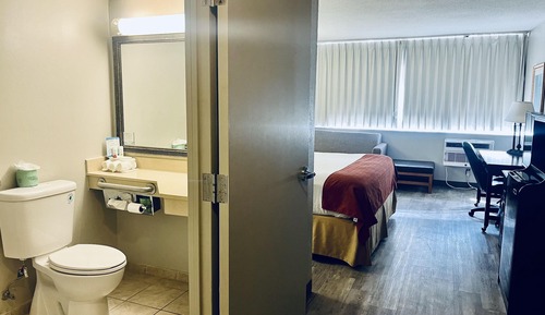 Room, 1 King Bed, Accessible, Non Smoking (Mobility Bathtub w/Grab Bars)