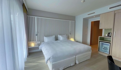 Family Room, Balcony