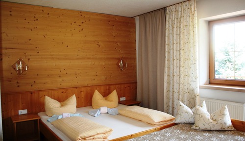 Standard Apartment, 4 Bedrooms, Balcony, Mountain View (Rosenrot)