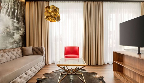 Room (Lounge Accessible)