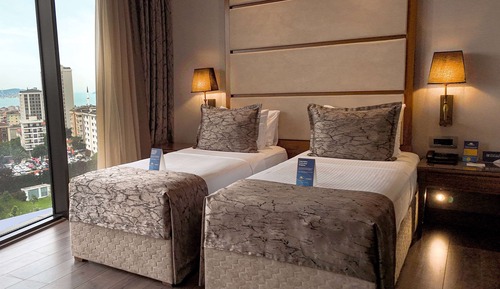 Room, 2 Twin Beds, Sea View