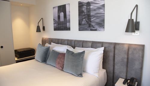One Bedroom Bay Park View Apartment