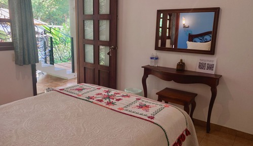 Room, Pool View (Orquídeas #1)