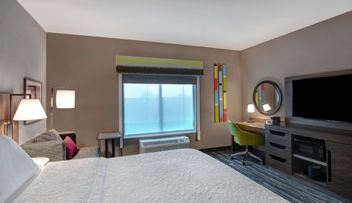 Studio Suite, 1 King Bed, Accessible, Refrigerator & Microwave (Hearing Accessible)
