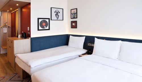 Room, 1 Queen Bed with Sofa bed
