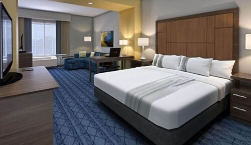 Suite, 1 King Bed, Accessible, Non Smoking (Mobility)