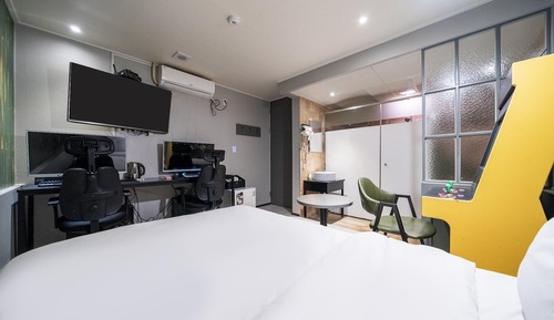 Room (Couple + Entertainment (No-hard PC Ne)