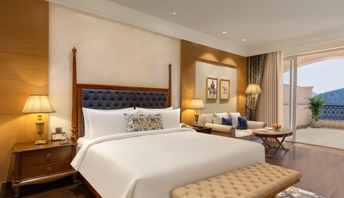 Deluxe Room, 1 King Bed, Mountain View (Superior Room)