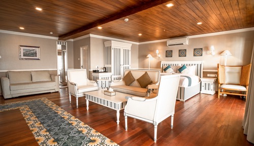Panoramic Room