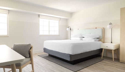 Standard Room, 1 King Bed, Partial Ocean View
