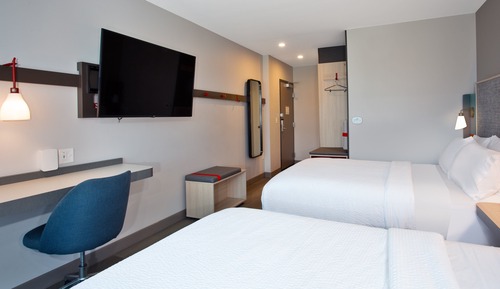 Standard Room, 2 Queen Beds, Roll-in Shower (Mobility)