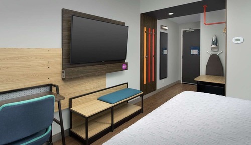 Room, 1 King Bed, Accessible (Roll-In Shower)