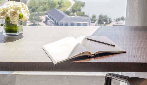 Deluxe Room, 2 Twin Beds, Lake View