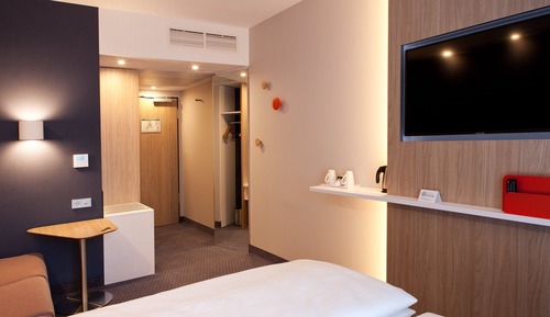 Standard Room, 1 Queen Bed