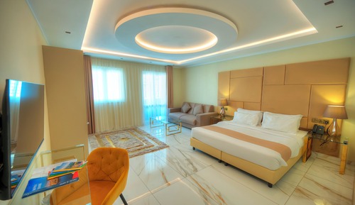 Suite (Family Suite with Plunge Pool)