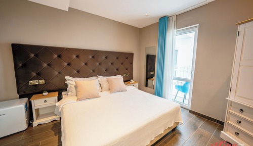 Double Room (Deluxe King Room)