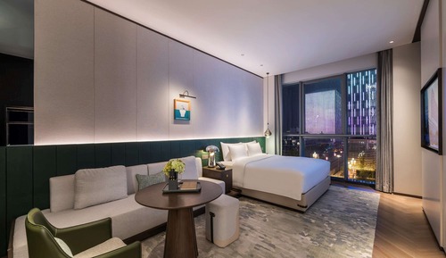 Room, 1 King Bed (Privilege)