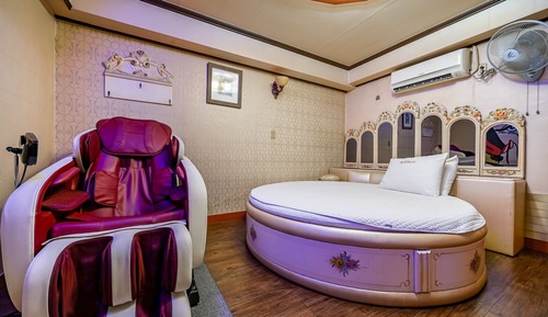 Room (Massage chair room (Netflix Disney Pl)
