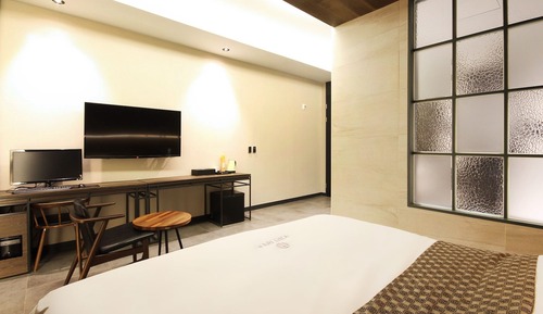 Room (Special (65-inch smart TV free Netfli)