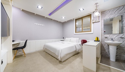 Room (Special Room B)