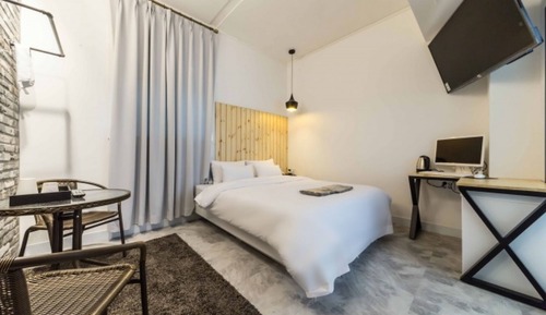 Room (No Smoking Stanard)