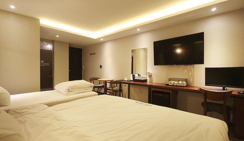 Room (Suite)