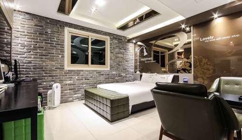 Room (Standard - Non-smoking room (Netflix )