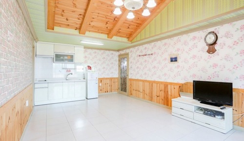 Room (Yellow (the second floor))
