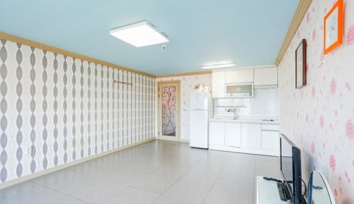 Room (Beige)