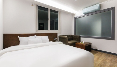 Room (Standard (non-smoking room Netflix av)