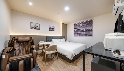 Room (Business (massage chair no consecutiv)