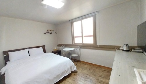 Room (Comfy Standard (Netflix Available))